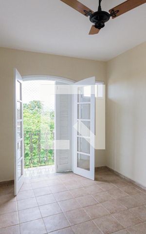 Casa de condomínio à venda com 350m², 4 quartos e 4 vagas Casa de condomínio à venda com 350m², 4 quartos e 4 vagasQuarto 3