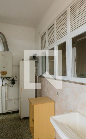 Casa de condomínio à venda com 350m², 4 quartos e 4 vagas Casa de condomínio à venda com 350m², 4 quartos e 4 vagasÁrea de Serviço 1