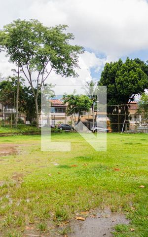 Casa de condomínio à venda com 350m², 4 quartos e 4 vagas Casa de condomínio à venda com 350m², 4 quartos e 4 vagasCondomínio