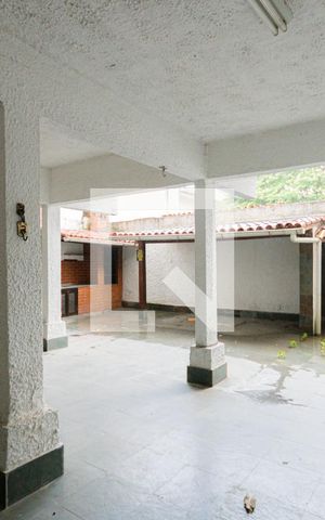 Casa de condomínio à venda com 350m², 4 quartos e 4 vagas Casa de condomínio à venda com 350m², 4 quartos e 4 vagasGaragem