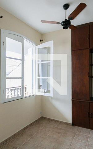Casa de condomínio à venda com 350m², 4 quartos e 4 vagas Casa de condomínio à venda com 350m², 4 quartos e 4 vagasQuarto 1