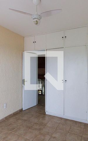 Casa de condomínio à venda com 350m², 4 quartos e 4 vagas Casa de condomínio à venda com 350m², 4 quartos e 4 vagasQuarto 2