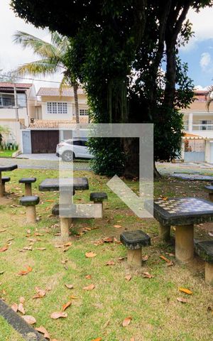 Casa de condomínio à venda com 350m², 4 quartos e 4 vagas Casa de condomínio à venda com 350m², 4 quartos e 4 vagasCondomínio