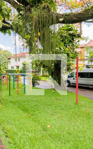 Casa de condomínio à venda com 350m², 4 quartos e 4 vagas Casa de condomínio à venda com 350m², 4 quartos e 4 vagasCondomínio