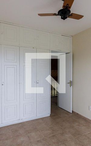 Casa de condomínio à venda com 350m², 4 quartos e 4 vagas Casa de condomínio à venda com 350m², 4 quartos e 4 vagasQuarto 3