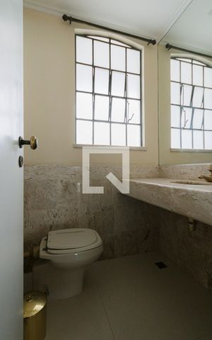 Casa de condomínio à venda com 350m², 4 quartos e 4 vagas Casa de condomínio à venda com 350m², 4 quartos e 4 vagasLavabo