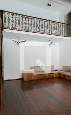 Casa de condomínio à venda com 350m², 4 quartos e 4 vagas Casa de condomínio à venda com 350m², 4 quartos e 4 vagasSala