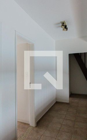 Casa de condomínio à venda com 350m², 4 quartos e 4 vagas Casa de condomínio à venda com 350m², 4 quartos e 4 vagasMezanino