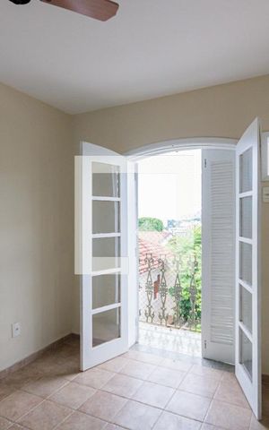 Casa de condomínio à venda com 350m², 4 quartos e 4 vagas Casa de condomínio à venda com 350m², 4 quartos e 4 vagasQuarto 3