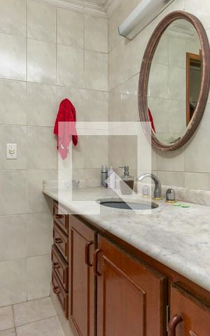 Apartamento à venda com 198m², 3 quartos e 1 vaga Apartamento à venda com 198m², 3 quartos e 1 vagaBanheiro