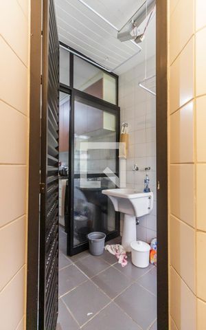 Apartamento à venda com 90m², 3 quartos e 2 vagas Apartamento à venda com 90m², 3 quartos e 2 vagasBanheiro de serviço