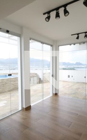 Apartamento à venda com 206m², 3 quartos e 2 vagasCobertura