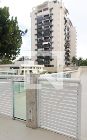Apartamento à venda com 206m², 3 quartos e 2 vagasÁrea comum - Piscina
