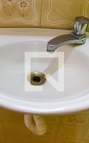 Apartamento à venda com 110m², 2 quartos e 1 vaga Apartamento à venda com 110m², 2 quartos e 1 vagaBanheiro de Serviço