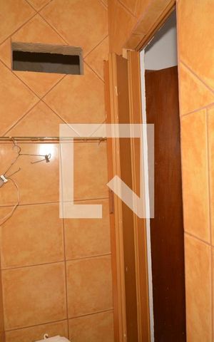 Casa para alugar com 60m², 2 quartos e sem vagaBanheiro da Suíte 