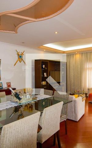 Casa à venda com 300m², 4 quartos e 7 vagas Casa à venda com 300m², 4 quartos e 7 vagasSala