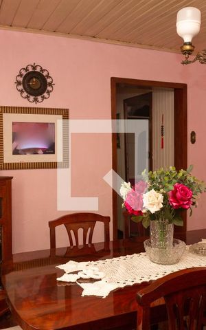 Casa à venda com 375m², 3 quartos e 3 vagas Casa à venda com 375m², 3 quartos e 3 vagasSala