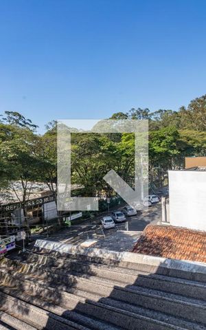 Casa à venda com 405m², 4 quartos e 4 vagas Casa à venda com 405m², 4 quartos e 4 vagasPiscina coberta