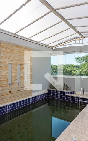 Casa à venda com 405m², 4 quartos e 4 vagas Casa à venda com 405m², 4 quartos e 4 vagasPiscina coberta