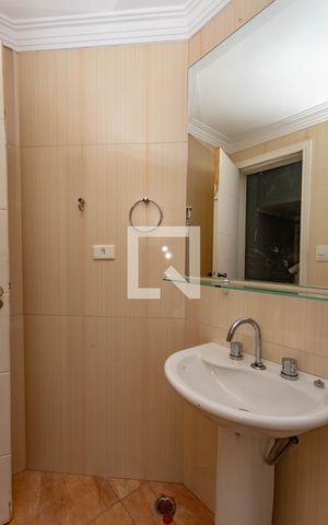 Casa à venda com 405m², 4 quartos e 4 vagas Casa à venda com 405m², 4 quartos e 4 vagasBanheiro social