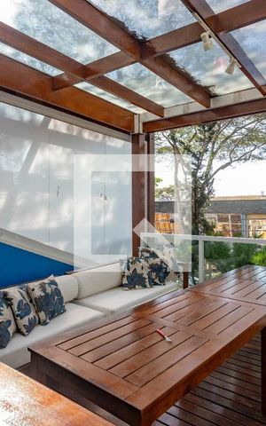 Casa à venda com 405m², 4 quartos e 4 vagas Casa à venda com 405m², 4 quartos e 4 vagasVaranda da sala