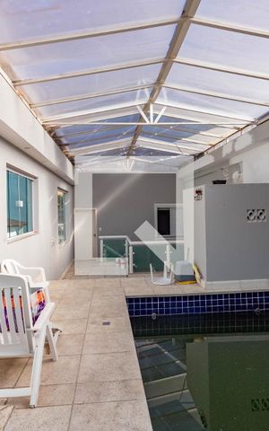 Casa à venda com 405m², 4 quartos e 4 vagas Casa à venda com 405m², 4 quartos e 4 vagasPiscina coberta