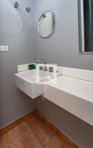 Casa à venda com 405m², 4 quartos e 4 vagas Casa à venda com 405m², 4 quartos e 4 vagasLavabo