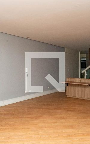 Casa à venda com 405m², 4 quartos e 4 vagas Casa à venda com 405m², 4 quartos e 4 vagasSala