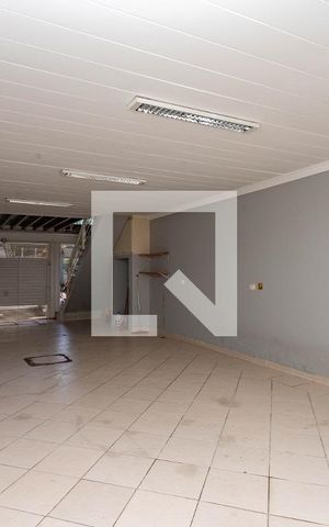 Casa à venda com 405m², 4 quartos e 4 vagas Casa à venda com 405m², 4 quartos e 4 vagasGaragem