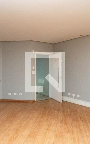 Casa à venda com 405m², 4 quartos e 4 vagas Casa à venda com 405m², 4 quartos e 4 vagasSala