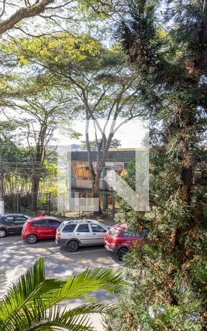 Casa à venda com 405m², 4 quartos e 4 vagas Casa à venda com 405m², 4 quartos e 4 vagasVista da varanda da sala