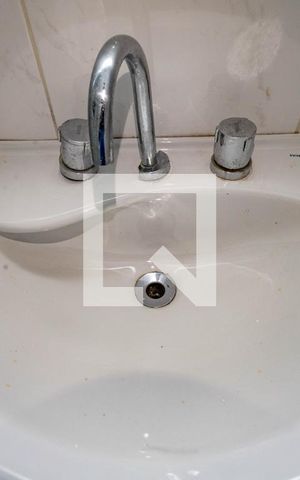 Casa à venda com 405m², 4 quartos e 4 vagas Casa à venda com 405m², 4 quartos e 4 vagasBanheiro de serviço