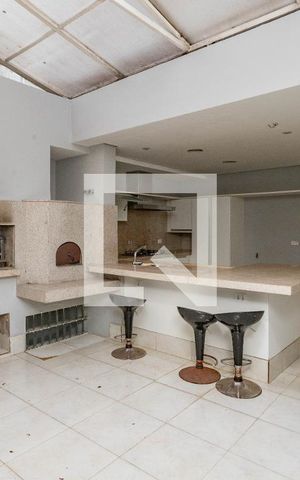 Casa à venda com 405m², 4 quartos e 4 vagas Casa à venda com 405m², 4 quartos e 4 vagasCozinha