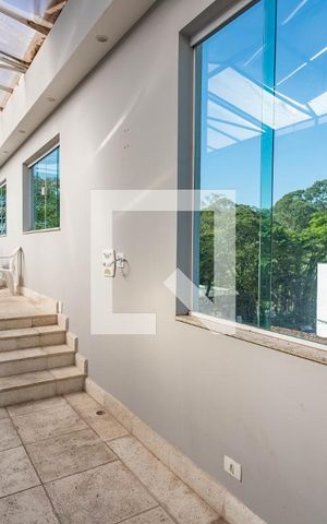 Casa à venda com 405m², 4 quartos e 4 vagas Casa à venda com 405m², 4 quartos e 4 vagasPiscina coberta