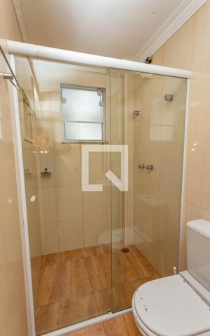 Casa à venda com 405m², 4 quartos e 4 vagas Casa à venda com 405m², 4 quartos e 4 vagasBanheiro da suíte 1
