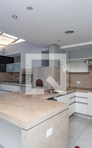 Casa à venda com 405m², 4 quartos e 4 vagas Casa à venda com 405m², 4 quartos e 4 vagasCozinha
