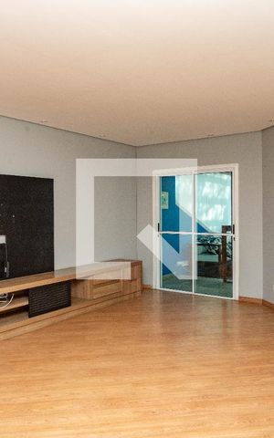 Casa à venda com 405m², 4 quartos e 4 vagas Casa à venda com 405m², 4 quartos e 4 vagasSala