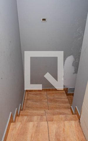 Casa à venda com 405m², 4 quartos e 4 vagas Casa à venda com 405m², 4 quartos e 4 vagasEscada para área de serviço e garagem