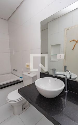 Casa à venda com 405m², 4 quartos e 4 vagas Casa à venda com 405m², 4 quartos e 4 vagasBanheiro da suíte 2