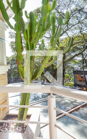 Casa à venda com 405m², 4 quartos e 4 vagas Casa à venda com 405m², 4 quartos e 4 vagasVaranda da suíte 2