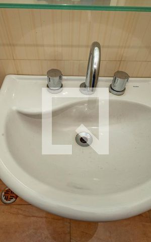 Casa à venda com 405m², 4 quartos e 4 vagas Casa à venda com 405m², 4 quartos e 4 vagasBanheiro da suíte 1
