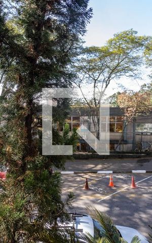 Casa à venda com 405m², 4 quartos e 4 vagas Casa à venda com 405m², 4 quartos e 4 vagasVista da varanda da sala