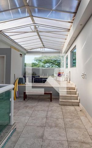 Casa à venda com 405m², 4 quartos e 4 vagas Casa à venda com 405m², 4 quartos e 4 vagasPiscina coberta