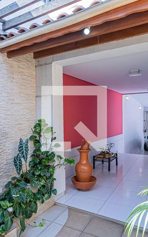 Casa à venda com 250m², 4 quartos e 3 vagas Casa à venda com 250m², 4 quartos e 3 vagasJardim entrada