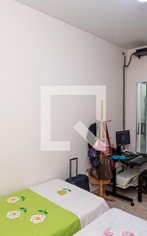 Casa à venda com 250m², 4 quartos e 3 vagas Casa à venda com 250m², 4 quartos e 3 vagasQuarto