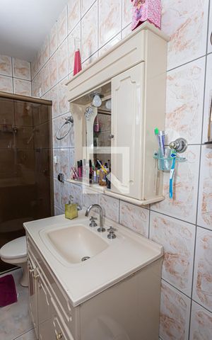 Casa à venda com 250m², 4 quartos e 3 vagas Casa à venda com 250m², 4 quartos e 3 vagasBanheiro suite 3