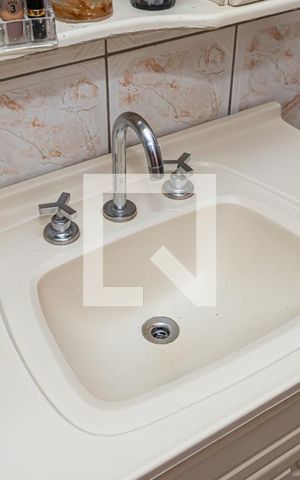 Casa à venda com 250m², 4 quartos e 3 vagas Casa à venda com 250m², 4 quartos e 3 vagasBanheiro suite 3