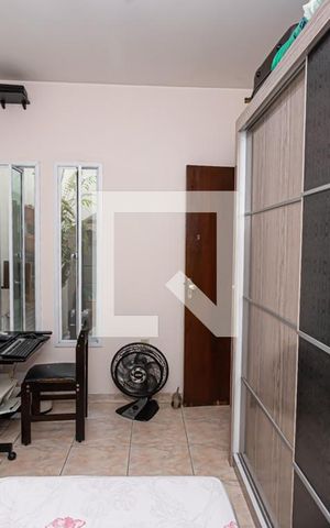 Casa à venda com 250m², 4 quartos e 3 vagas Casa à venda com 250m², 4 quartos e 3 vagasQuarto