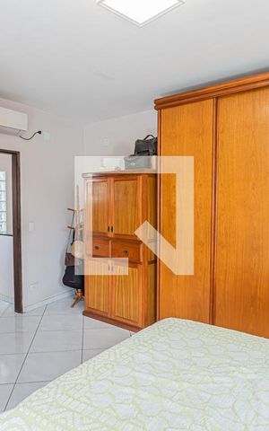 Casa à venda com 250m², 4 quartos e 3 vagas Casa à venda com 250m², 4 quartos e 3 vagasSuite 2