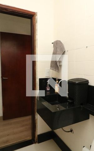 Casa para alugar com 270m², 3 quartos e 3 vagasBanheiro da Suíte